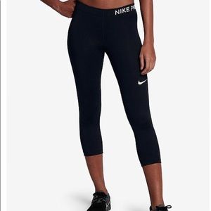 Nike pro crop leggings
